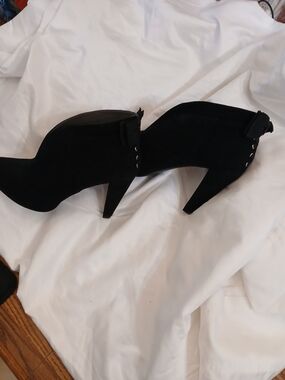 Guess Black Suede Pointed Toe Heel Ankle Boots